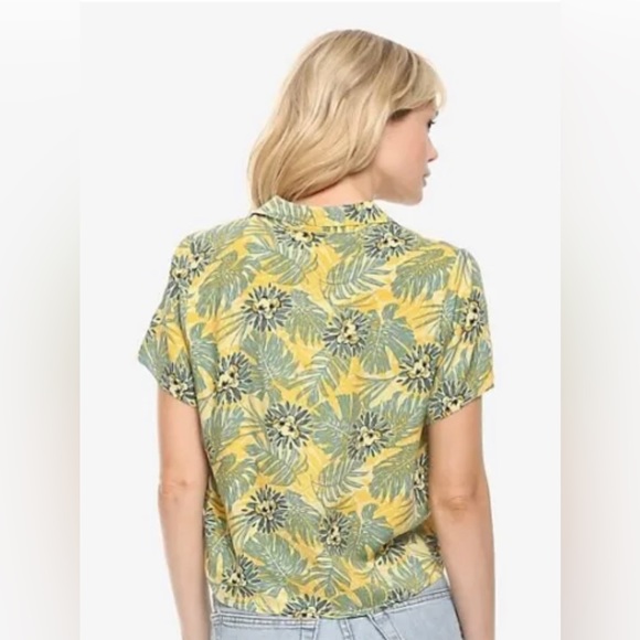 NEW Disney The Lion King Tie Front Woven Top Women’s Size MD Medium Jungle - Picture 3 of 10